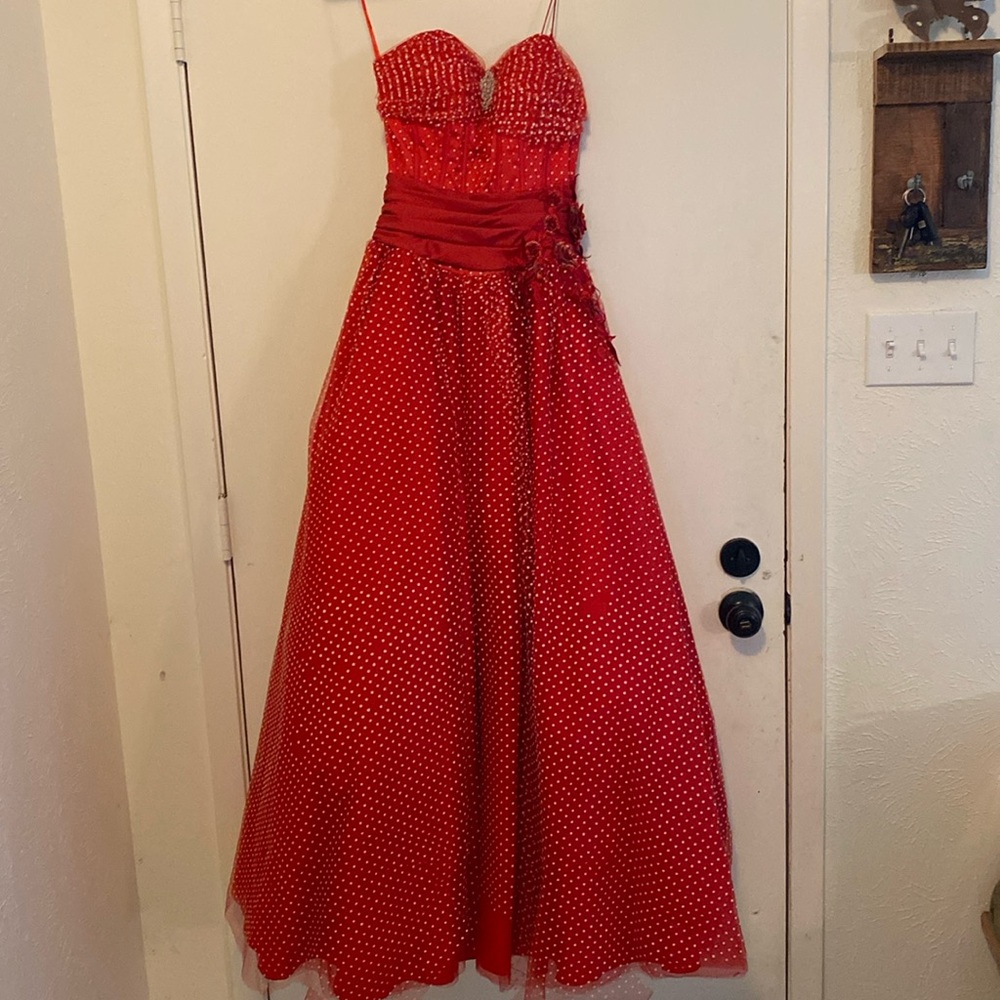 Red/white costume ballgown strawberry shortcake dress Size 0/xs.